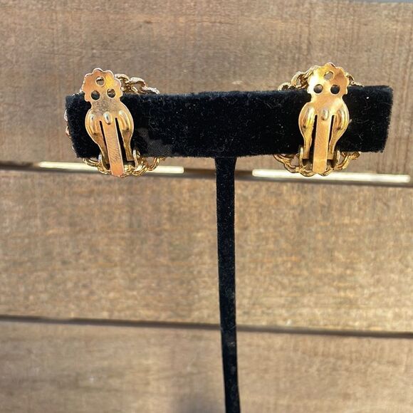 Gold Chain Button Clip on Earrings - Picture 5 of 9